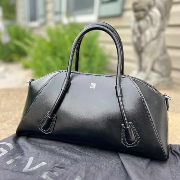 Givenchy - Picture 2 of 3